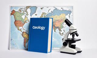 Fachbuch über Geologie und Kristallographie